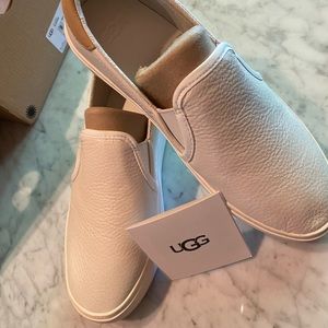 UGG BNIB size 8, slip ons CAHLVAN